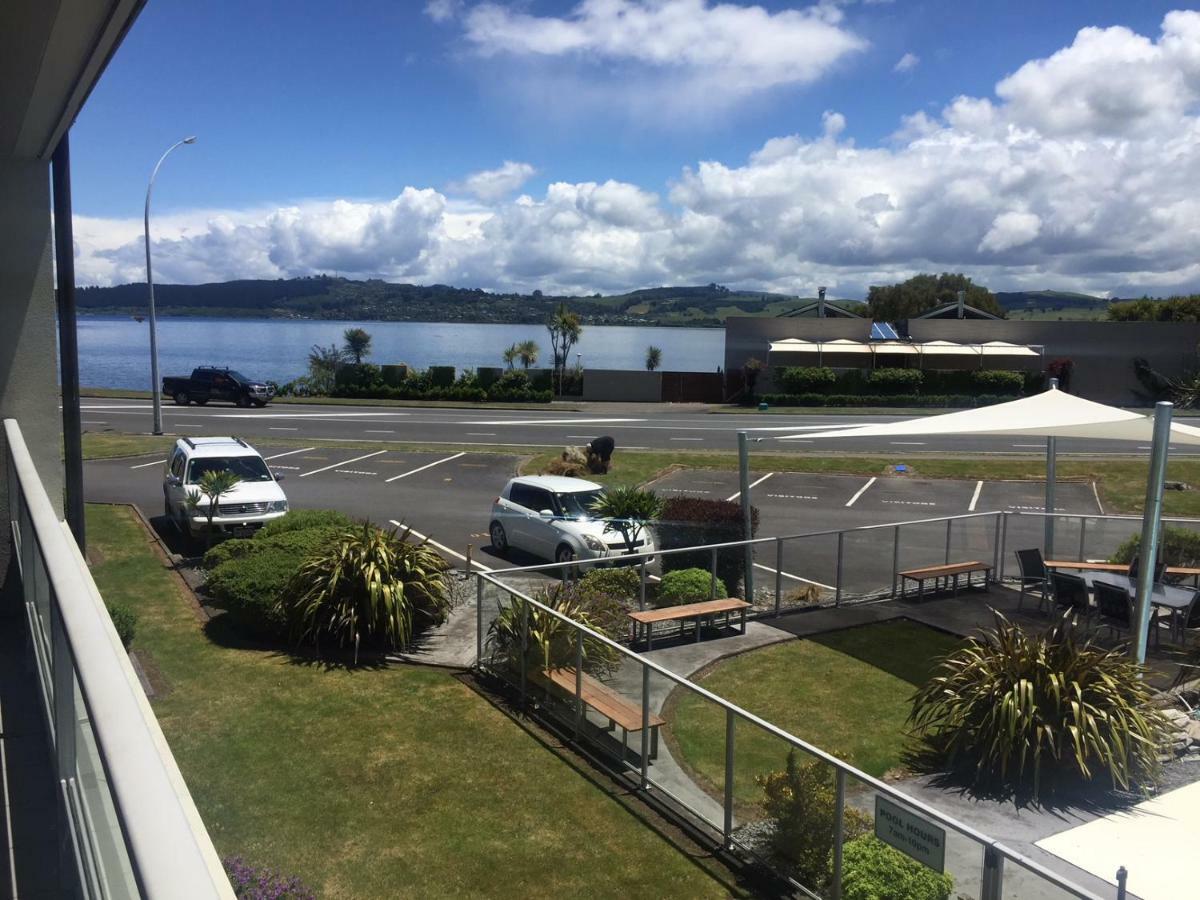 Lake Terrace Apartment Taupo Exterior photo