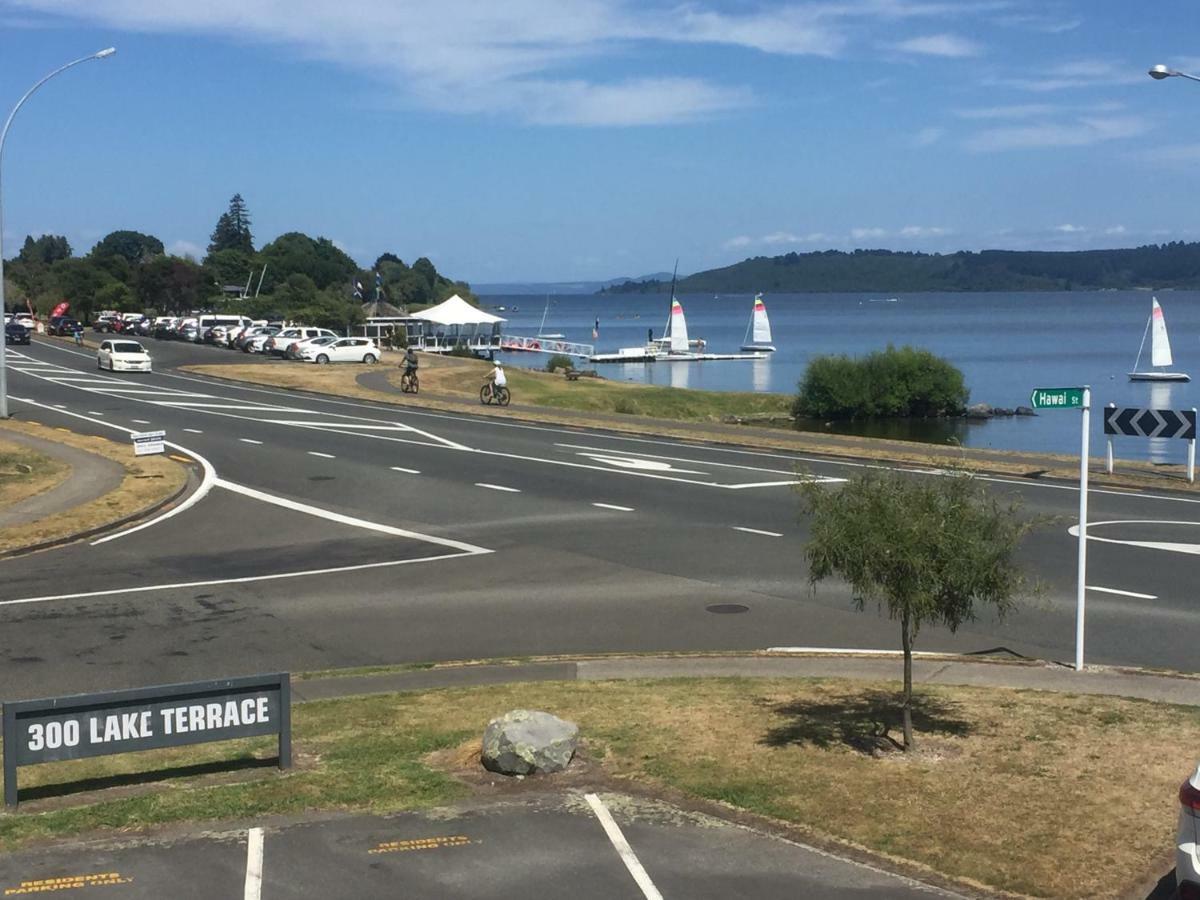 Lake Terrace Apartment Taupo Exterior photo